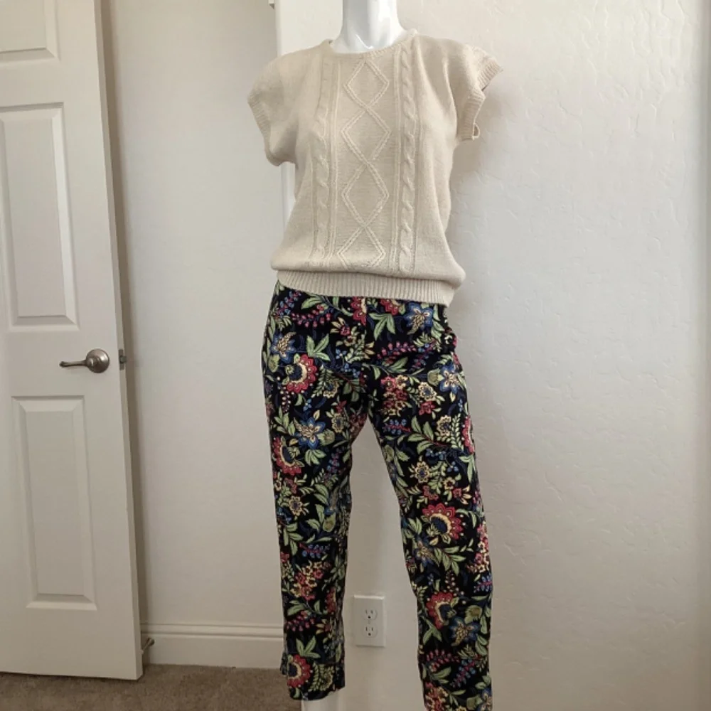 Appleseed’s, 8p, floral on black background, stretch, straight leg pants - Picture 8 of 13